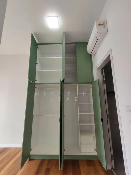 Room features: built-in wardrobe with green cabinetry, open shelving, white interior shelving, wooden flooring, wall-mounted split AC, recessed ceiling light; style: modern.