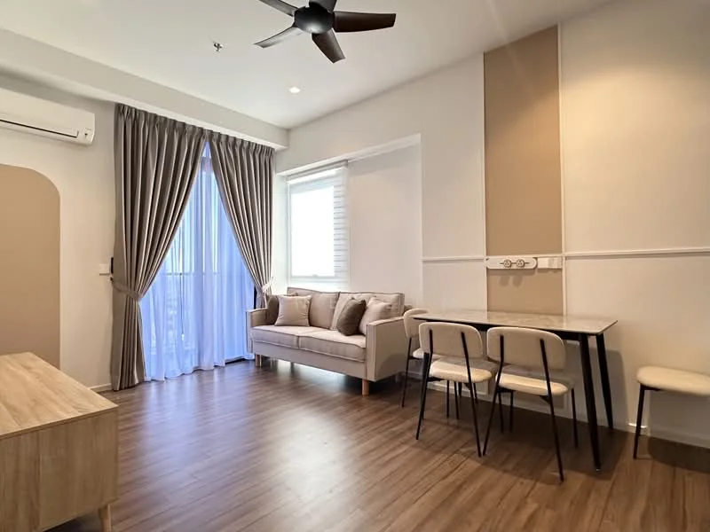 Living features: laminate flooring, white painted walls, curtains in grey, sofa with cushions, coffee table, dining table with 4 chairs, wall-mounted air conditioning unit, ceiling fan, large window with city view, decorative wall panel; style: modern; view: city.