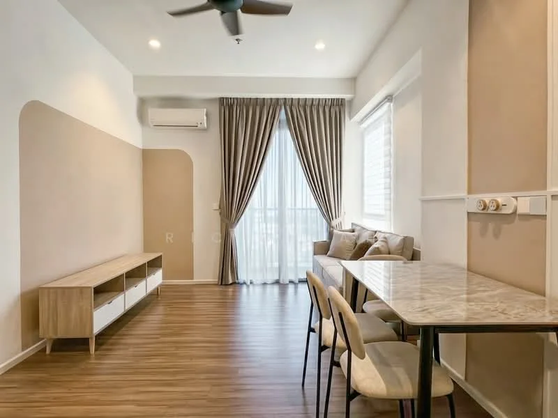 Living features: laminate flooring, white painted walls, accent wall in beige, floor-to-ceiling windows, sheer curtains, 3-blade ceiling fan, sofa with cushions, wooden TV console, marble-top dining table, upholstered dining chairs; style: modern.