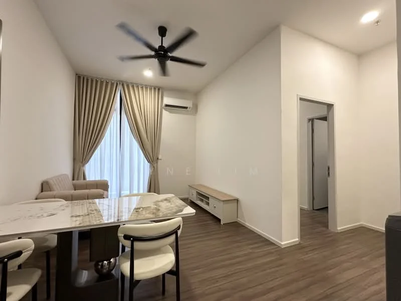 Living features: 5-blade ceiling fan with light, cream painted walls, laminate flooring, floor-to-ceiling windows with sheer curtains, sofa in beige fabric, dining table with marble top, 4 upholstered dining chairs, TV console, wall-mounted air conditioning unit; style: modern.