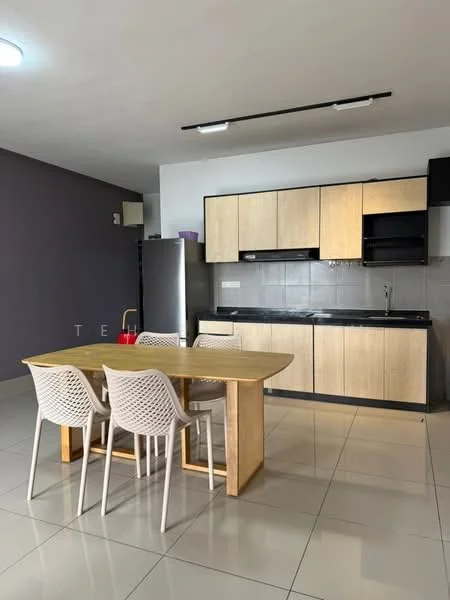 Kitchen features: light wood cabinetry, black countertop, stainless-steel fridge, built-in oven, ceramic tile flooring, grey tiled backsplash, 4-seater dining table, white plastic dining chairs, recessed ceiling lights, open shelving, single-bowl stainless-steel sink, chrome pull-down faucet; style: modern.