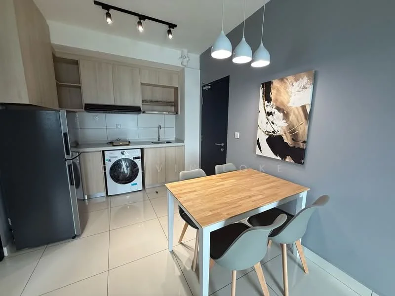 Kitchen features: white cabinets, grey accent wall, stainless-steel fridge, built-in oven, 4-burner gas hob, single-bowl stainless-steel sink, chrome pull-down faucet, white ceramic tile backsplash, washing machine, wood dining table, 4 grey dining chairs, recessed downlights; style: modern.