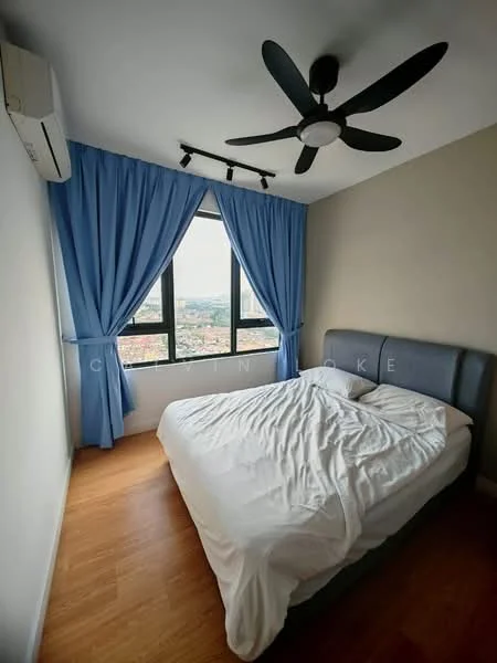 Bedroom features: king-size bed with white bedding, upholstered headboard, floor-to-ceiling windows, blue curtains, wooden flooring, 1 wall-mounted split AC, 5-blade ceiling fan with light, decorative wall, city view; style: modern; view: city.