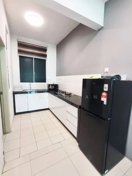 Kitchen features: black granite countertop, white cabinetry with flat-panel doors, stainless-steel sink, 4-burner gas hob, built-in oven, black refrigerator, white tiled backsplash, ceramic tile flooring, window with roller blinds, recessed ceiling lights; style: modern.
