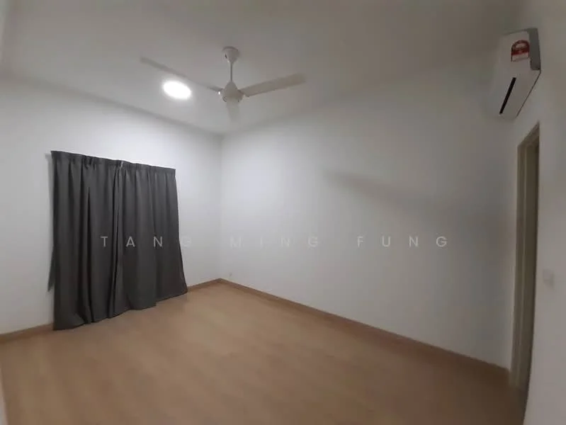 Room features: white painted walls, laminate flooring, 5-blade ceiling fan, 1 wall-mounted split AC, grey curtains, recessed ceiling light.
