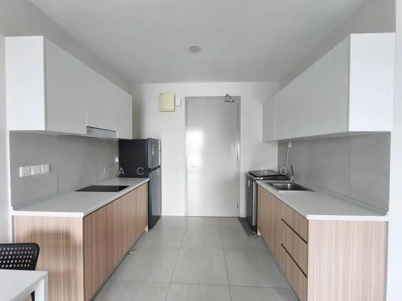 Kitchen features: white upper cabinets, wood lower cabinets, grey tile backsplash, white quartz countertop, stainless-steel sink, chrome pull-down faucet, built-in oven, 4-burner electric hob, refrigerator, grey tile flooring, single-bowl sink, wall-mounted extractor hood; style: modern.