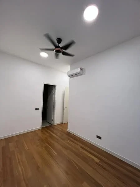 Room features: white painted walls, wooden flooring, 5-blade ceiling fan, recessed downlights, wall-mounted split AC, doorway leading to another room, light switch, baseboards; style: modern.