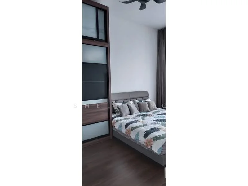 Bedroom features: king-size bed with upholstered headboard, decorative bedding with floral pattern, 2 bedside lamps, built-in wardrobe with sliding doors, wooden flooring, floor-to-ceiling windows with curtains, ceiling fan, neutral wall color; style: modern.