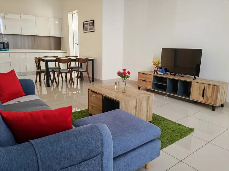 Living features: 3-seater fabric sofa in blue, 2 cushions in red, wooden coffee table, TV console in light wood, wall-mounted TV, area rug in green, decorative flowers in vase, dining table with 4 wooden chairs, white painted walls, glossy tile flooring, natural light from window; style: modern.