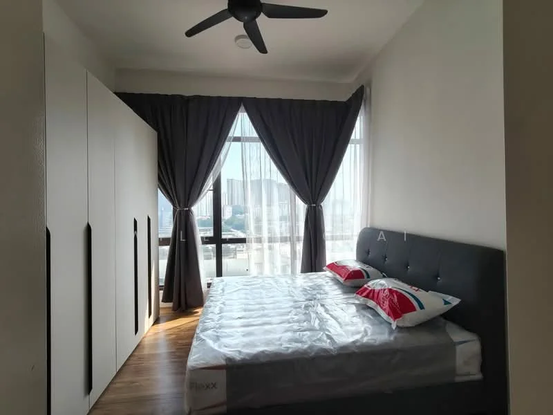 Bedroom features: king-size bed, upholstered headboard, white bedding, 2 decorative pillows, floor-to-ceiling windows, grey curtains, wooden flooring, built-in wardrobe with sliding doors, ceiling fan; style: modern; view: city.