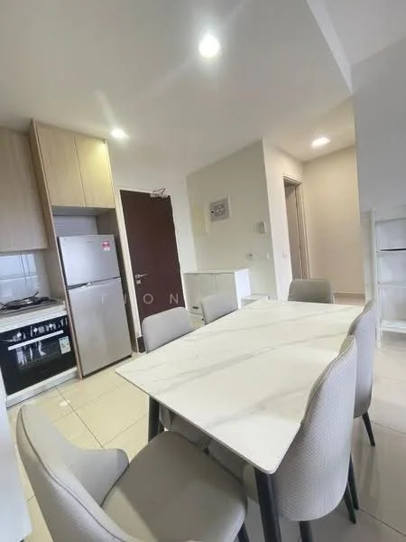 Kitchen features: white cabinets, stainless-steel fridge, built-in oven, 4-burner gas hob, marble dining table, upholstered dining chairs, tile flooring, recessed downlights; style: modern.