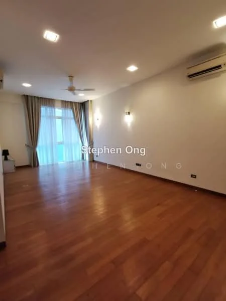 Living features: wooden flooring, white painted walls, recessed downlights, 5-blade ceiling fan, wall-mounted split AC, floor-to-ceiling windows, curtains, open layout; style: modern.