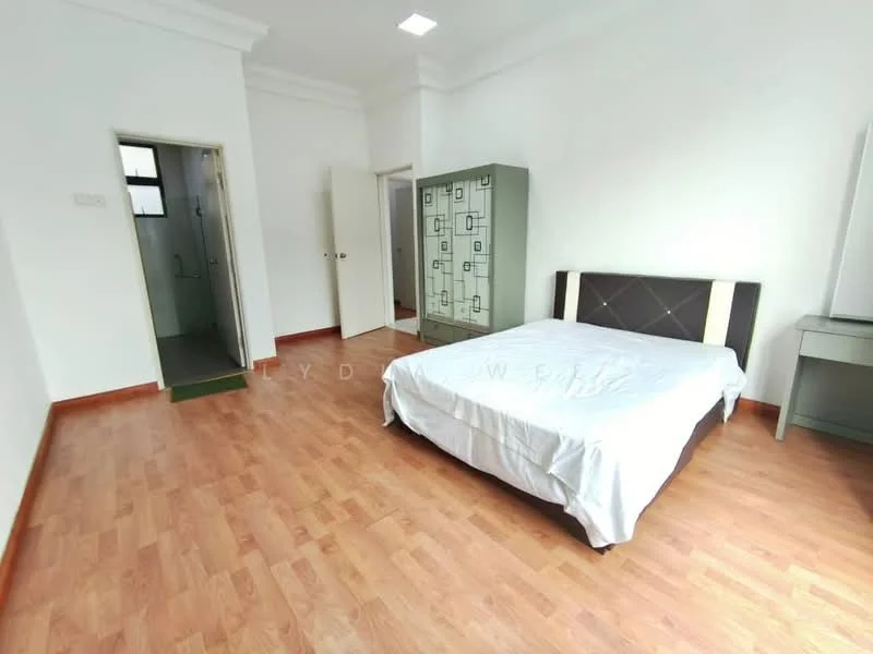Bedroom features: wooden flooring, white painted walls, queen-size bed, upholstered headboard, built-in wardrobe with geometric design, window with natural light, ceiling light, side table, door leading to bathroom, green mat in bathroom area; style: modern.