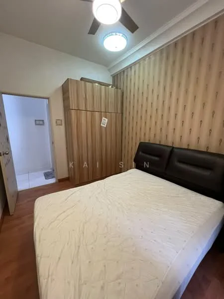 Bedroom features: queen-size bed, upholstered headboard, wooden flooring, built-in wardrobe with wood finish, wallpaper with pattern, ceiling fan, recessed ceiling light, white painted walls; style: modern.