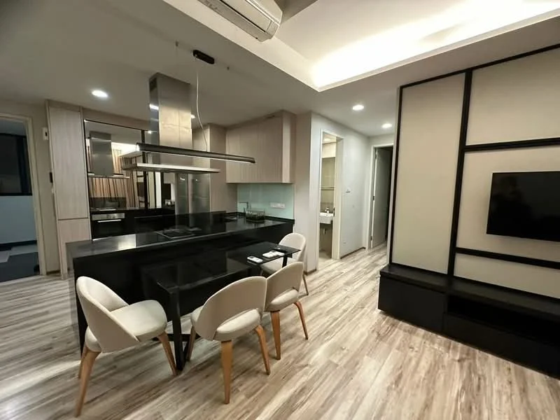 Kitchen features: black granite countertop, stainless-steel sink, chrome pull-down faucet, built-in oven, freestanding range oven, stainless-steel range hood, kitchen island, white shaker cabinets, recessed LED downlights, wooden flooring, open-plan layout with dining area, floor-to-ceiling windows, dining table with 4 chairs; style: modern. Dining features: dining table with 4 chairs; style: modern.