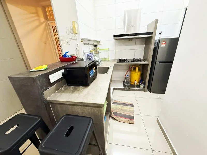 Kitchen features: grey concrete countertops, stainless-steel sink, chrome pull-down faucet, 2-burner gas hob, built-in oven, black microwave, stainless-steel refrigerator, white tiled walls, cream tiled flooring, open shelving, black bar stools, colorful area rug; style: modern.