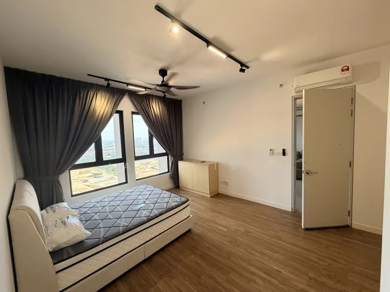 Bedroom features: queen-size bed, upholstered headboard, 2 bedside pillows, wooden flooring, floor-to-ceiling windows, blackout curtains, 5-blade ceiling fan with light, wall-mounted air conditioning unit, built-in wardrobe, neutral wall colour, recessed lighting, decorative wall panel, view of city skyline; style: modern; view: city.