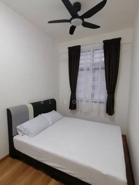 Bedroom features: queen-size bed, upholstered headboard, 2 bedside pillows, ceiling fan with 3 blades, floor-to-ceiling window, sheer curtains, blackout curtains, wooden flooring, white painted walls; style: modern.