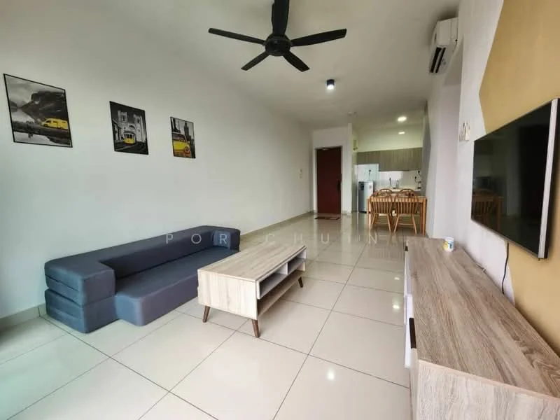 Living features: grey fabric sofa, coffee table with wooden legs, wall-mounted TV, TV console in light wood, ceiling fan, white painted walls, glossy tile flooring, decorative artwork on walls, air conditioning unit; style: modern.