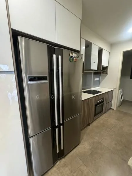 Kitchen features: stainless-steel side-by-side fridge, built-in oven, 4-burner gas hob, white cabinetry with flat-panel design, brown wood cabinetry, grey tiled backsplash, countertop with integrated sink, ceramic tile flooring, recessed downlights; style: modern.