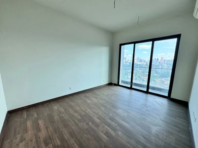 Living features: wooden flooring, white painted walls, floor-to-ceiling windows, city view, air conditioning unit, no visible furniture; style: modern; view: city.
