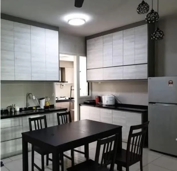 Kitchen features: black granite countertop, light wood cabinetry, stainless-steel fridge, built-in microwave, 4-burner gas hob, stainless-steel sink, chrome pull-down faucet, pendant lighting, dining table with 4 chairs, white tiled flooring, recessed ceiling lights; style: modern.