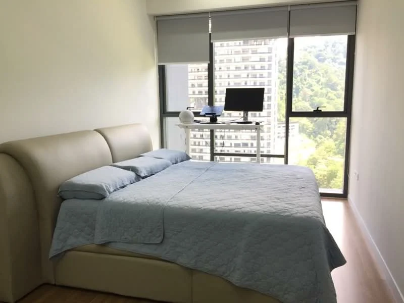 Bedroom features: king-size bed with upholstered headboard, light blue quilted bedspread, two blue pillows, floor-to-ceiling windows, mountain view, wooden flooring, desk with monitor, roller blinds; style: modern; view: mountain.