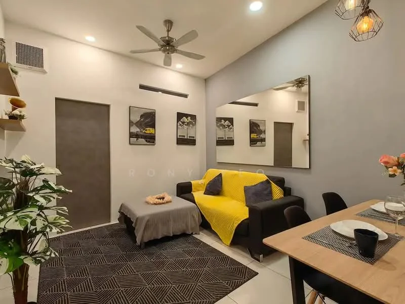 Living features: 3-seater fabric sofa in black, yellow throw blanket, area rug with geometric pattern, ceiling fan with light, wall-mounted mirror, framed artwork on walls, decorative plant in ceramic pot, dining table with 2 chairs, table setting with plates and cutlery; style: modern.