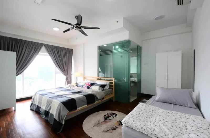 Bedroom features: queen-size bed with wooden frame, upholstered headboard, 2 bedside lamps, 3-blade ceiling fan, floor-to-ceiling windows, curtains, wooden flooring, built-in wardrobe, glass-enclosed bathroom, area rug with circular pattern, single bed with bedding, decorative wall art; style: modern; view: city.