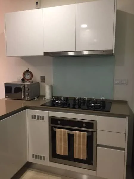 Kitchen features: white cabinetry, stainless-steel range hood, 4-burner gas hob, built-in oven, glass backsplash, laminate countertop, clock on countertop, two kitchen towels, under-cabinet lighting; style: modern.
