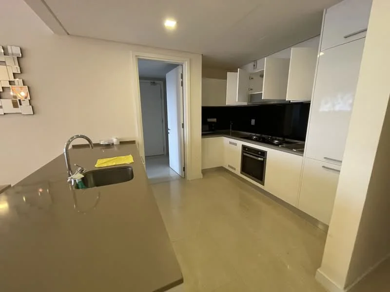 Kitchen features: single-bowl stainless-steel sink, chrome pull-down faucet, grey quartz countertop, white flat-panel cabinets, built-in oven, stainless-steel range hood, 4-burner gas hob, black tiled backsplash, recessed downlights, ceramic tile flooring; style: modern.