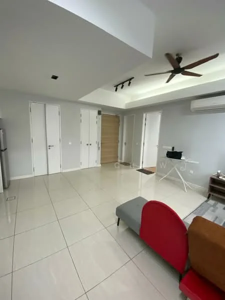 Living features: grey painted walls, white ceiling with recessed lighting, 5-blade ceiling fan, large floor tiles, sofa in red and grey, coffee table, TV console, wall-mounted air conditioning unit, open layout, door leading to hallway, two doors leading to bedrooms, sliding door to balcony; style: modern.