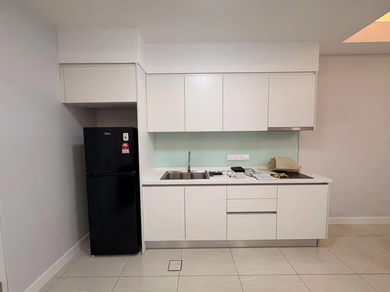 Kitchen features: white cabinetry, black fridge, single-bowl stainless-steel sink, chrome pull-down faucet, white quartz countertop, glass backsplash, built-in oven, 4-burner gas hob, tile flooring, recessed downlights; style: modern.