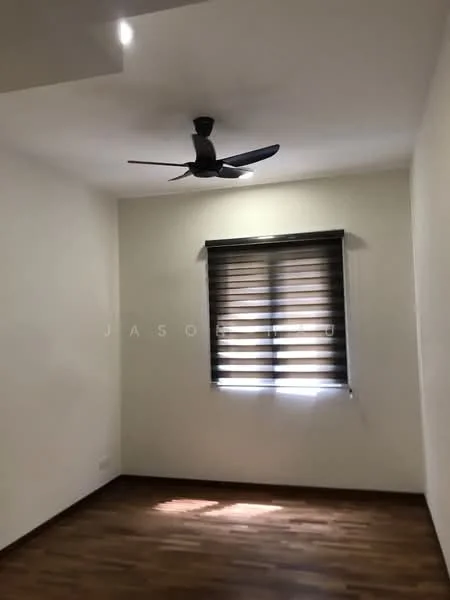 Room features: white painted walls, wooden flooring, 5-blade ceiling fan, blackout roller blinds, single window.