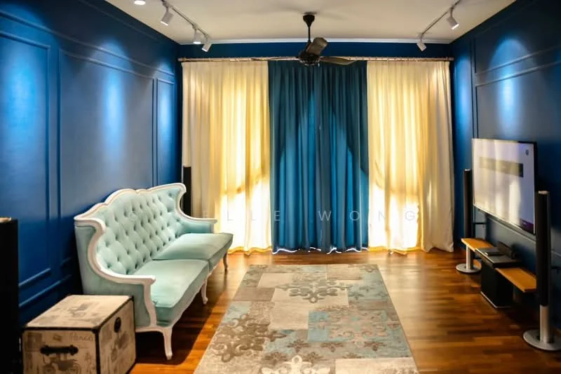 Living features: blue painted walls, wood flooring, 5-blade ceiling fan with light, sofa in light blue upholstery, area rug with geometric pattern, TV console, wall-mounted TV, curtains in blue and cream, decorative box, recessed lighting; style: modern.