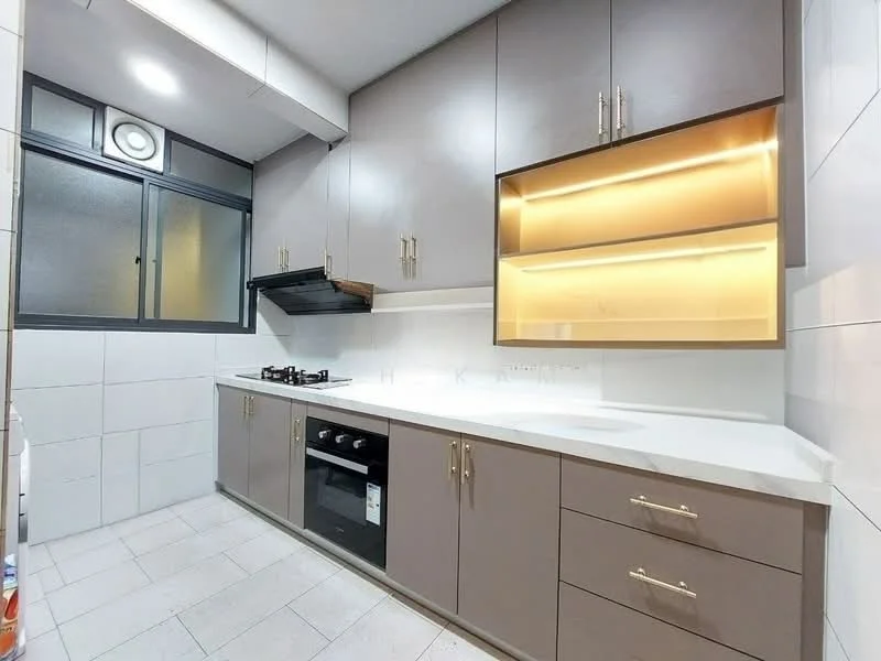 Kitchen features: grey cabinetry with gold handles, white quartz countertop, built-in oven, 4-burner gas hob, stainless-steel sink, chrome pull-down faucet, glass-front upper cabinets, under-cabinet lighting, white tiled backsplash, white tiled flooring, window with frosted glass, extraction hood; style: modern.