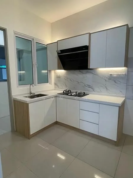 Kitchen features: white cabinetry with wood accents, marble backsplash, stainless-steel sink, chrome pull-down faucet, 2-burner gas hob, built-in range hood, white countertop, glossy tile flooring, floor-to-ceiling windows; style: modern.