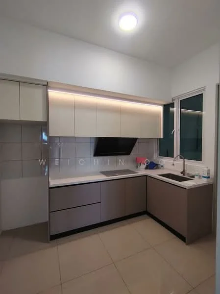 Kitchen features: white upper cabinets, brown lower cabinets, marble countertop, single-bowl stainless-steel sink, chrome pull-down faucet, built-in range hood, ceramic tile backsplash, recessed LED downlights, window with white frame, light-colored wall tiles, cream-colored floor tiles; style: modern.