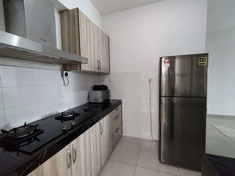 Kitchen features: stainless-steel fridge, built-in oven, 4-burner gas hob, black granite countertop, wood cabinetry with a natural finish, white tiled backsplash, ceramic tile flooring, exhaust hood, microwave, wall-mounted electrical outlet; style: modern.