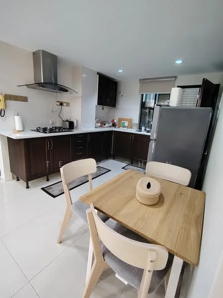 Kitchen features: dark wood cabinetry, white countertop, stainless-steel gas hob, stainless-steel range hood, built-in oven, stainless-steel fridge, ceramic tile flooring, recessed LED downlights, kitchen island with seating, dining table with wooden surface, 4 dining chairs, decorative bowl on table; style: modern.