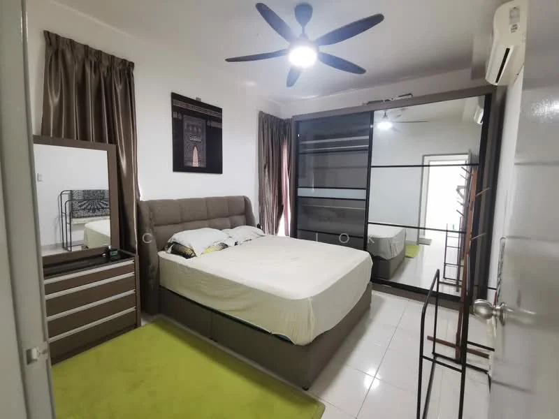 Bedroom features: king-size bed with upholstered headboard, white bedding, 2 bedside lamps, built-in wardrobe with sliding doors, dressing table with mirror, 5-blade ceiling fan with light, wall-mounted air conditioning unit, green area rug, cream painted walls, tile flooring; style: modern.