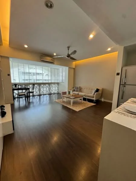 Living features: wooden flooring, recessed downlights, 5-blade ceiling fan, sofa in beige, coffee table, area rug, dining table for 4, floor-to-ceiling windows, air conditioning unit, decorative wall with light, neutral wall color; style: modern.