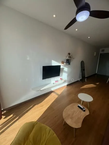 Living features: light wood flooring, white painted walls, recessed downlights, 5-blade ceiling fan with light, wall-mounted TV, floating TV console, small round coffee table, wooden side table, decorative shelf, large window allowing natural light; style: modern.