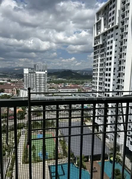 Room style: modern; view: city.