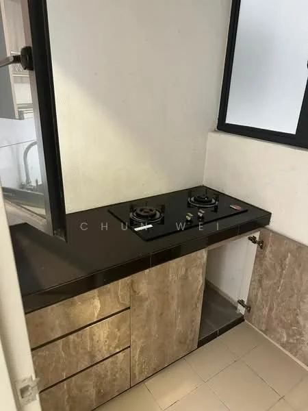 Kitchen features: black countertop, two-burner gas hob, wood cabinetry with textured finish, cream tiled backsplash, light-colored wall, window for natural light, floor tiles in light beige, under-counter storage; style: modern.