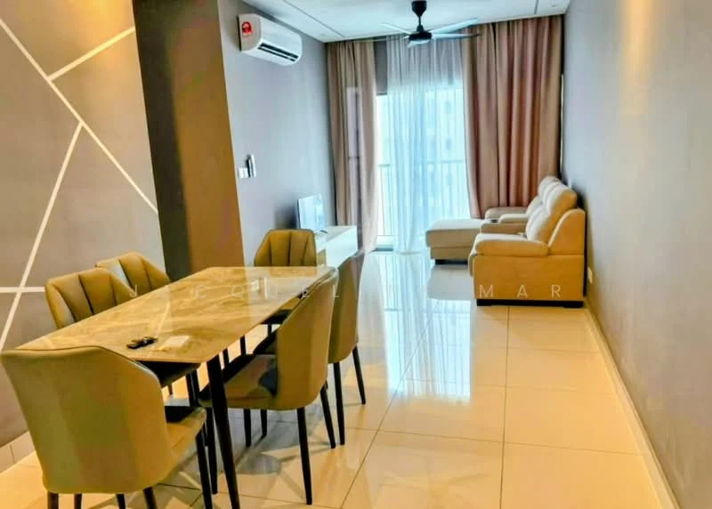 Living features: sofa in beige fabric, 4-seater dining table with marble top, 6 upholstered dining chairs, floor-to-ceiling windows, curtains in light beige, white tiled flooring, 1 wall-mounted split AC, ceiling fan, decorative wall with geometric pattern, TV console, area rug; style: modern.