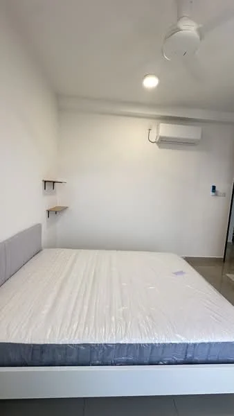 Bedroom features: queen-size bed, white walls, ceiling fan, wall-mounted air conditioning unit, grey bed frame, two floating shelves, polished concrete flooring, recessed lighting; style: modern.