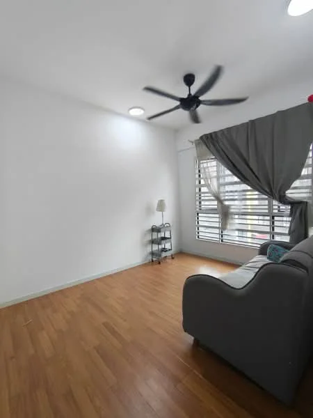 Living features: wooden flooring, white painted walls, 5-blade ceiling fan, floor-to-ceiling windows, sheer curtains, grey fabric sofa, small side table, decorative throw pillow; style: modern.