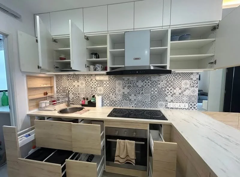 Kitchen features: white cabinetry with open shelves, grey patterned backsplash, marble countertop, single-bowl stainless-steel sink, chrome pull-down faucet, built-in oven, 4-burner induction hob, drawer storage, under-cabinet lighting, recessed downlights; style: modern.