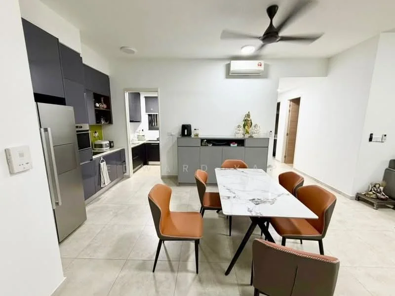Kitchen features: grey cabinetry, marble dining table, brown upholstered dining chairs, stainless-steel fridge, built-in microwave, freestanding range oven, kitchen island, recessed downlights, wall-mounted split AC, tile flooring, ceiling fan; style: modern.